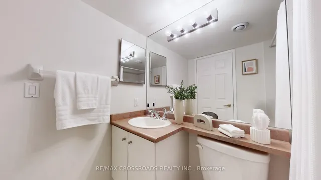 Additional property image - 18 Merton St Unit 716
