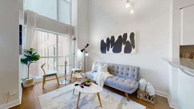 Additional property image - 18 Merton St Unit 716