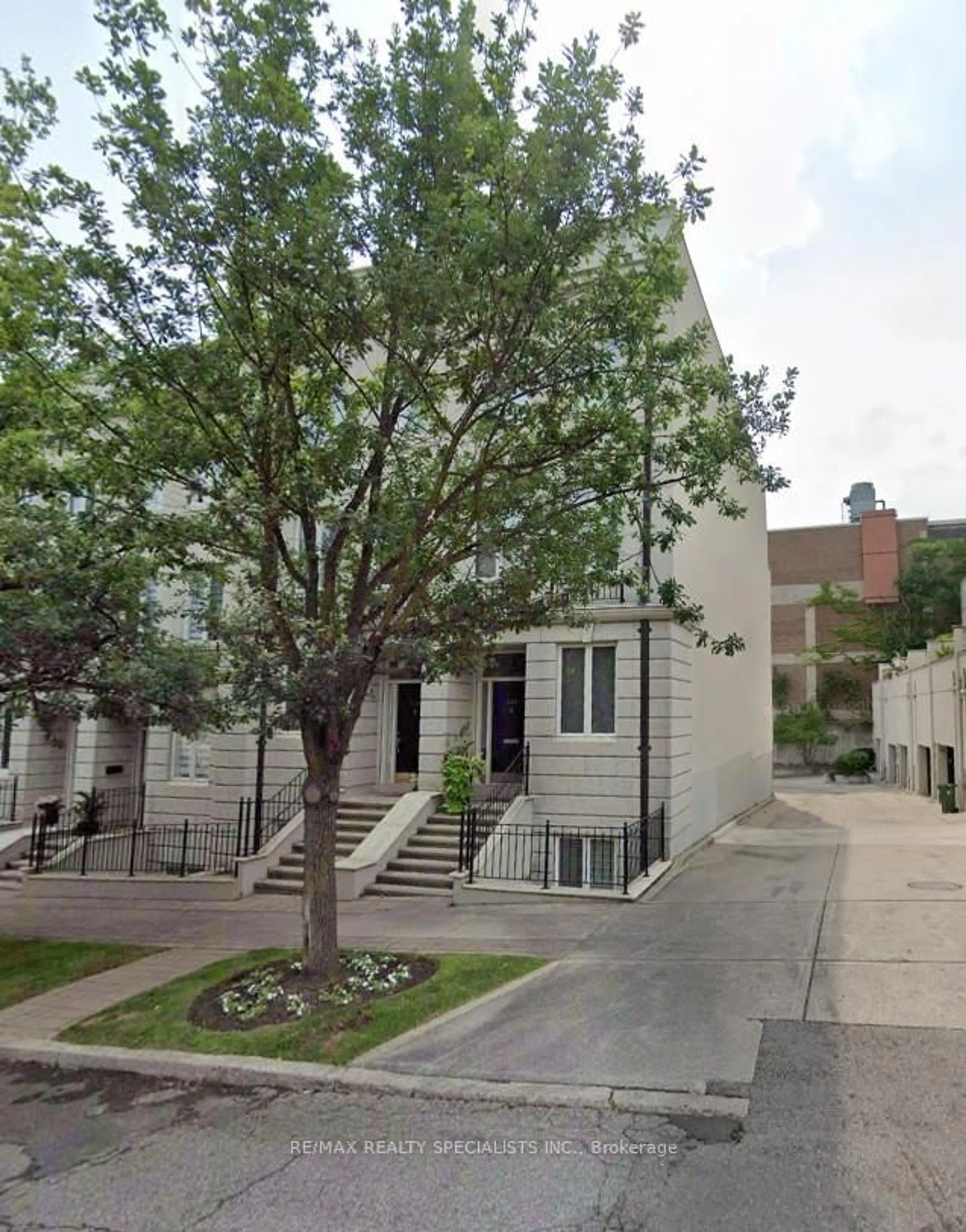 Unknown for 246 Walmer Rd, Toronto Ontario M5R 3R7