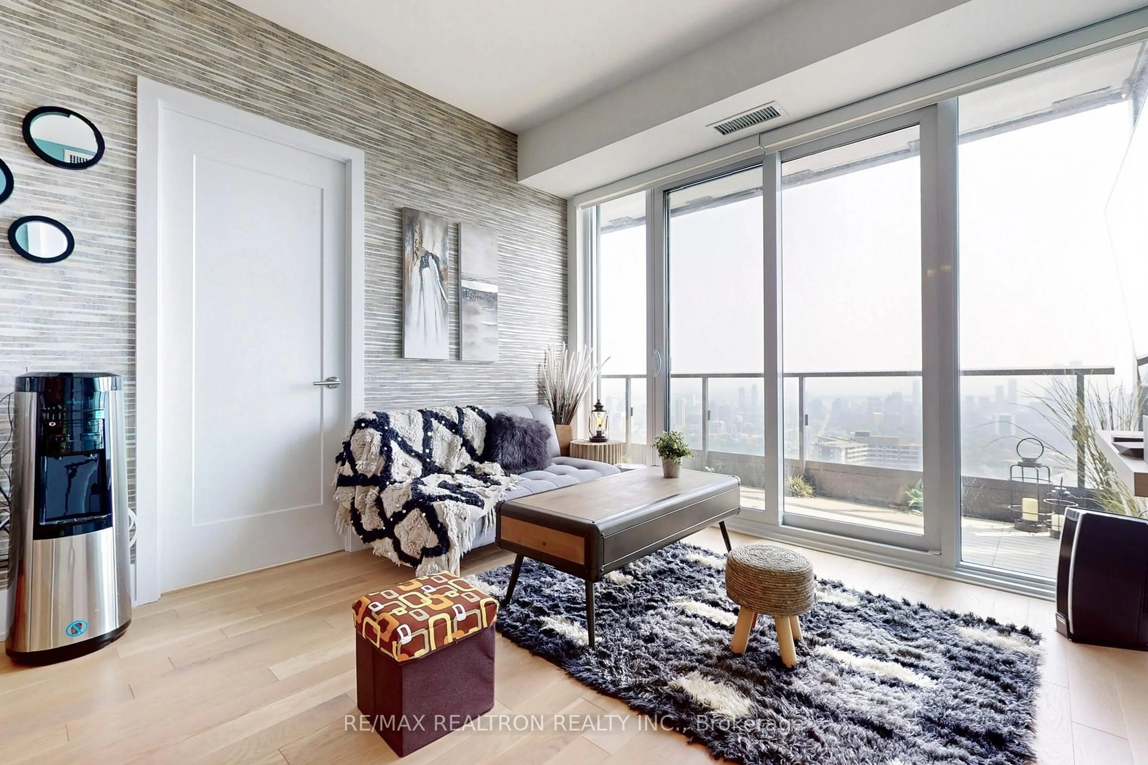 Living room with furniture, unknown for 585 Bloor St #4121, Toronto Ontario M4W 0B3