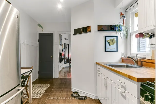 Additional property image - 131 Montrose Ave