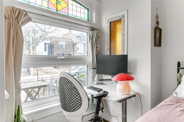 Additional property image - 131 Montrose Ave