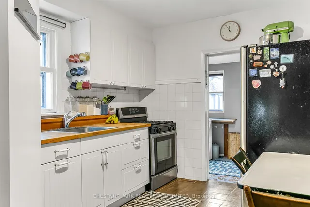 Additional property image - 131 Montrose Ave