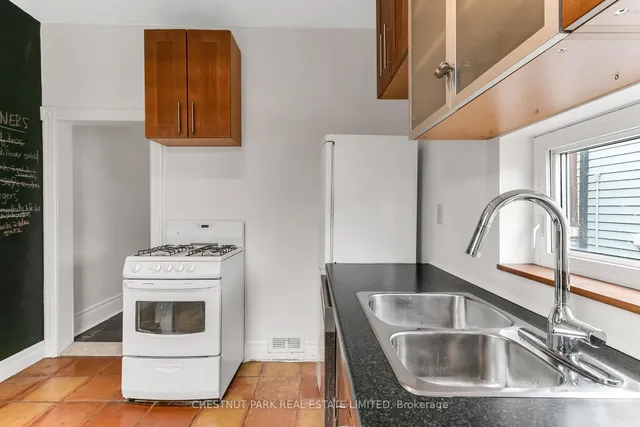 Additional property image - 131 Montrose Ave