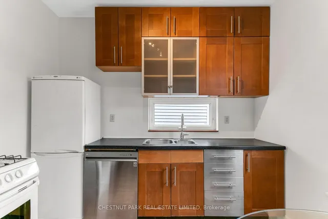 Additional property image - 131 Montrose Ave