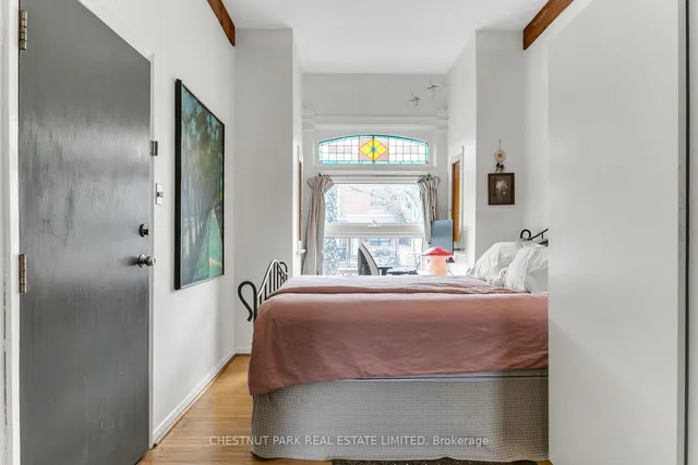 Additional property image - 131 Montrose Ave