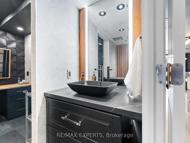 Additional property image - 550 Queens Quay Unit 412