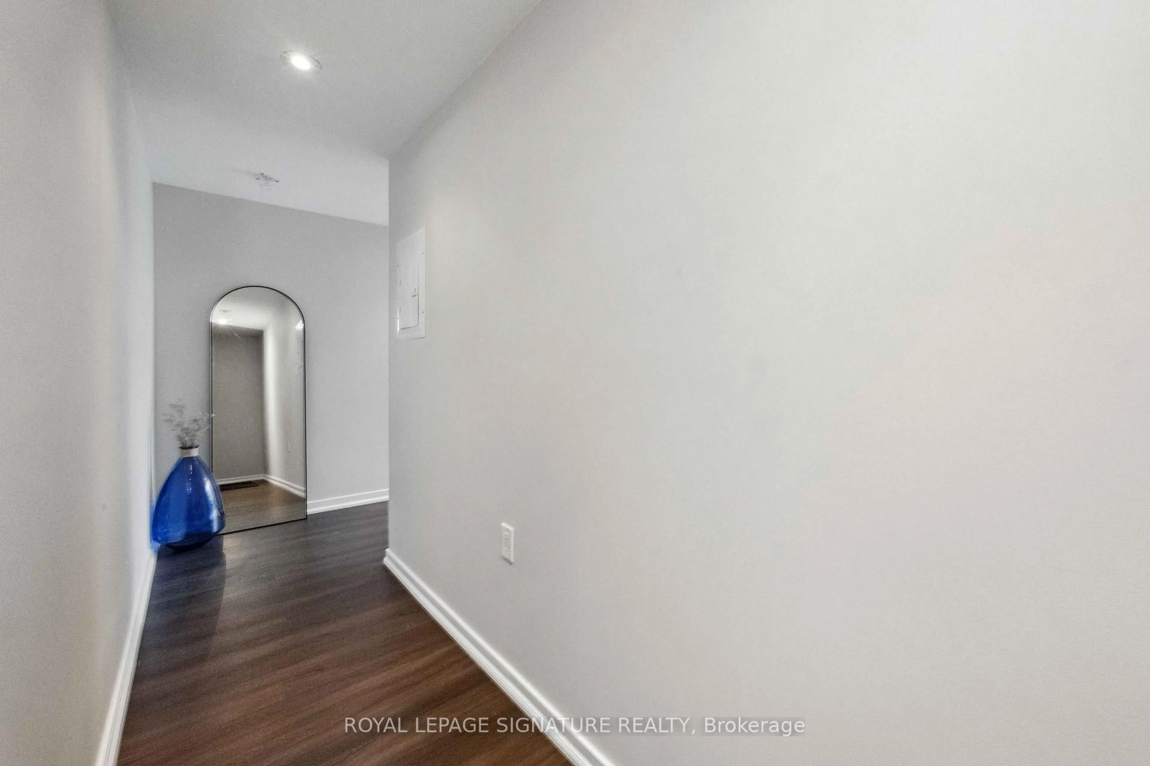 A pic of a room for 36 Lisgar St #801, Toronto Ontario M6J 0C7