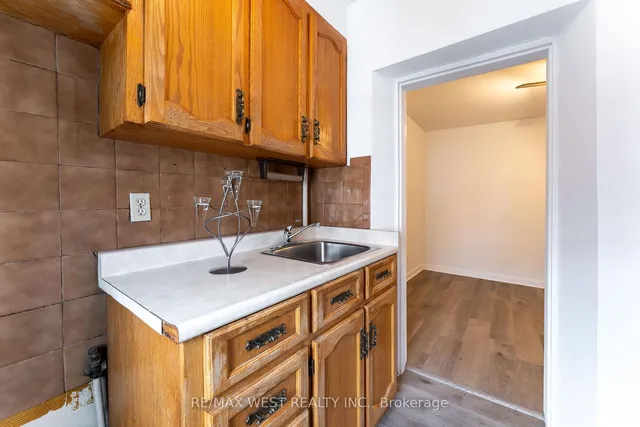 Additional property image - 275 Claremont Ave