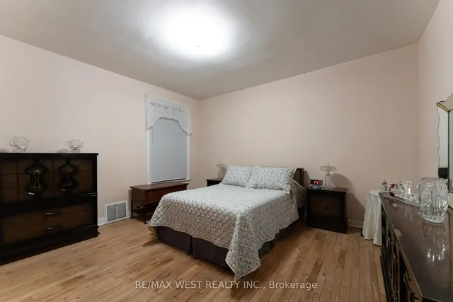 Additional property image - 275 Claremont Ave