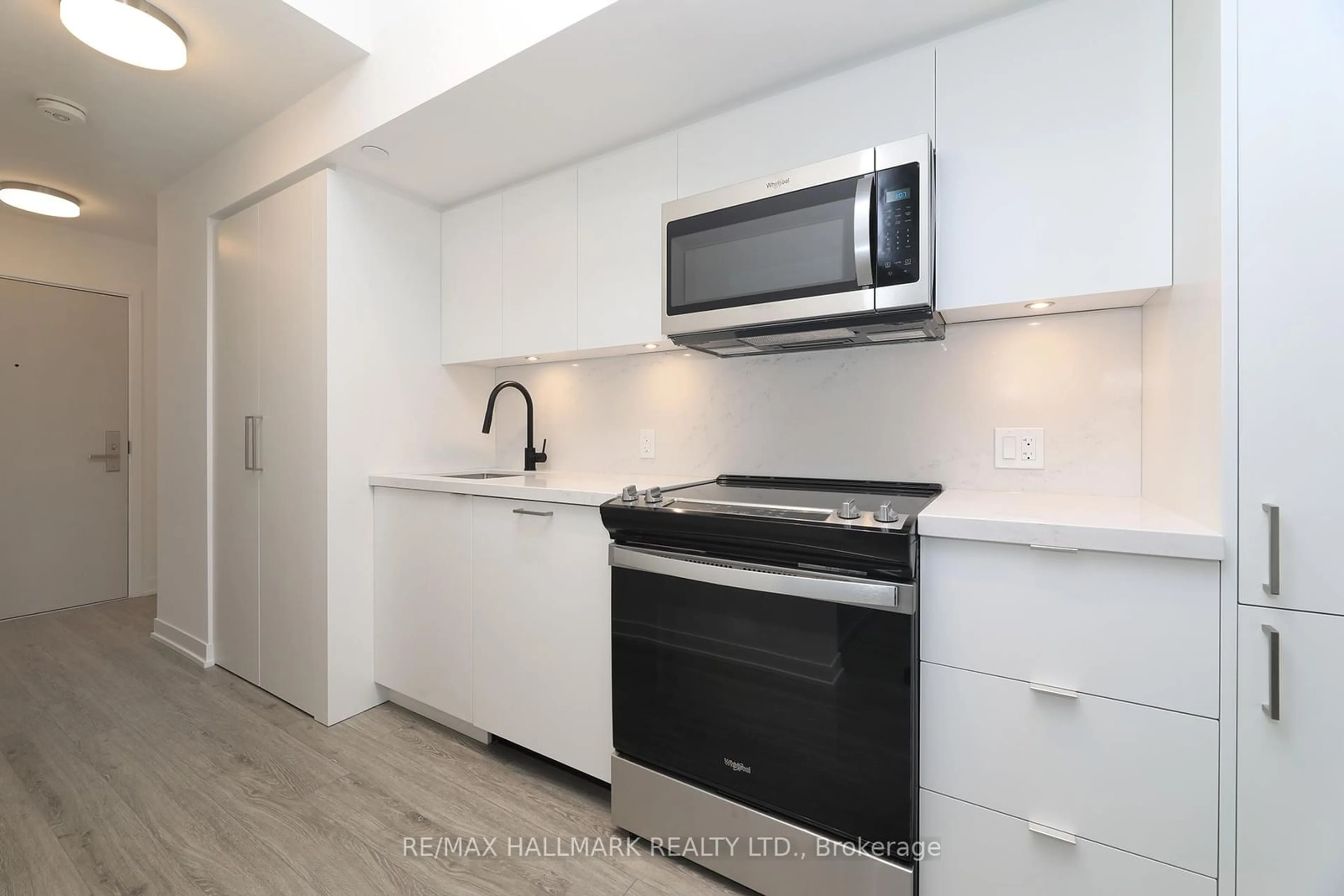 Standard kitchen, unknown for 500 Wilson Ave #825, Toronto Ontario M3H 5Y9