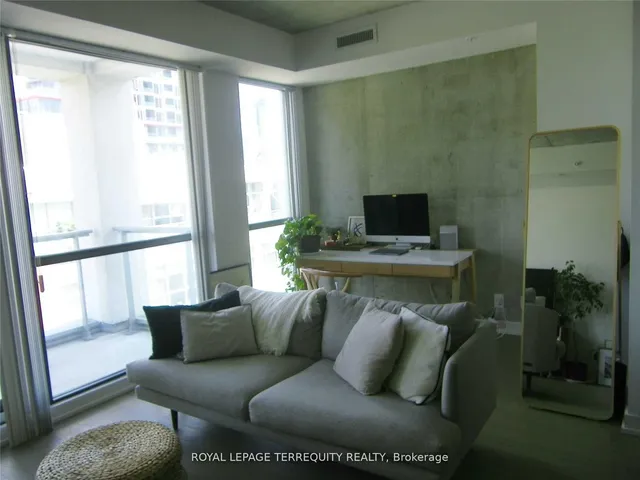 Additional property image - 39 Brant St Unit 909