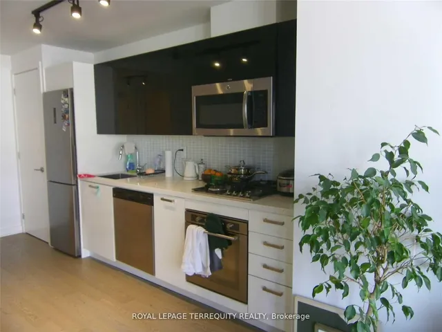 Additional property image - 39 Brant St Unit 909