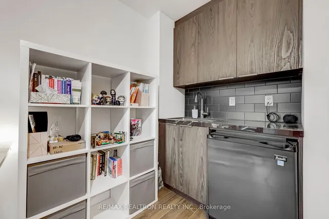 Additional property image - 25 Sonic Way