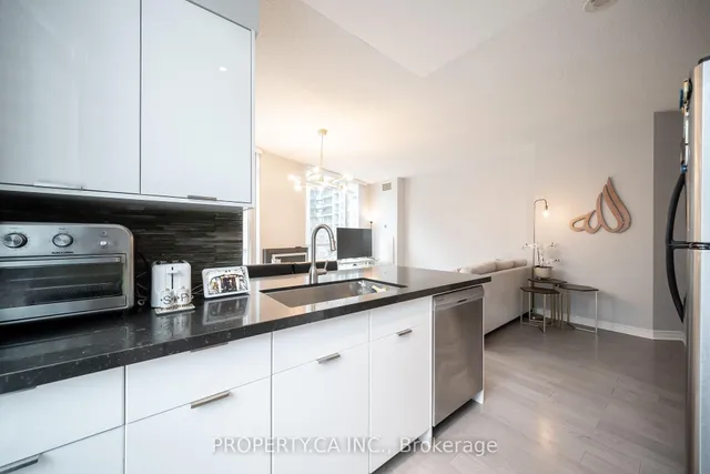 Additional property image - 219 Fort York Blvd Unit 203