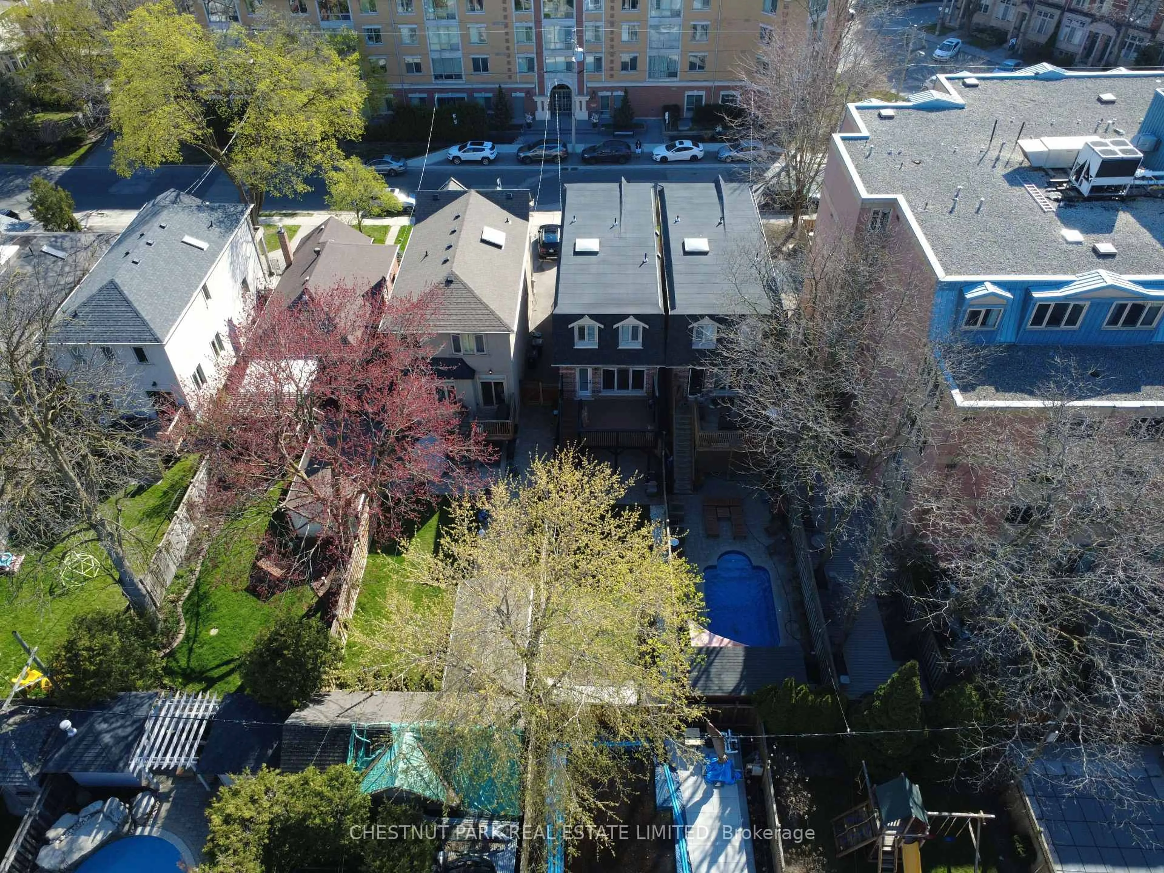 A pic from outside/outdoor area/front of a property/back of a property/a pic from drone, city buildings view from balcony for 218 Randolph Rd, Toronto Ontario M4N 3L6