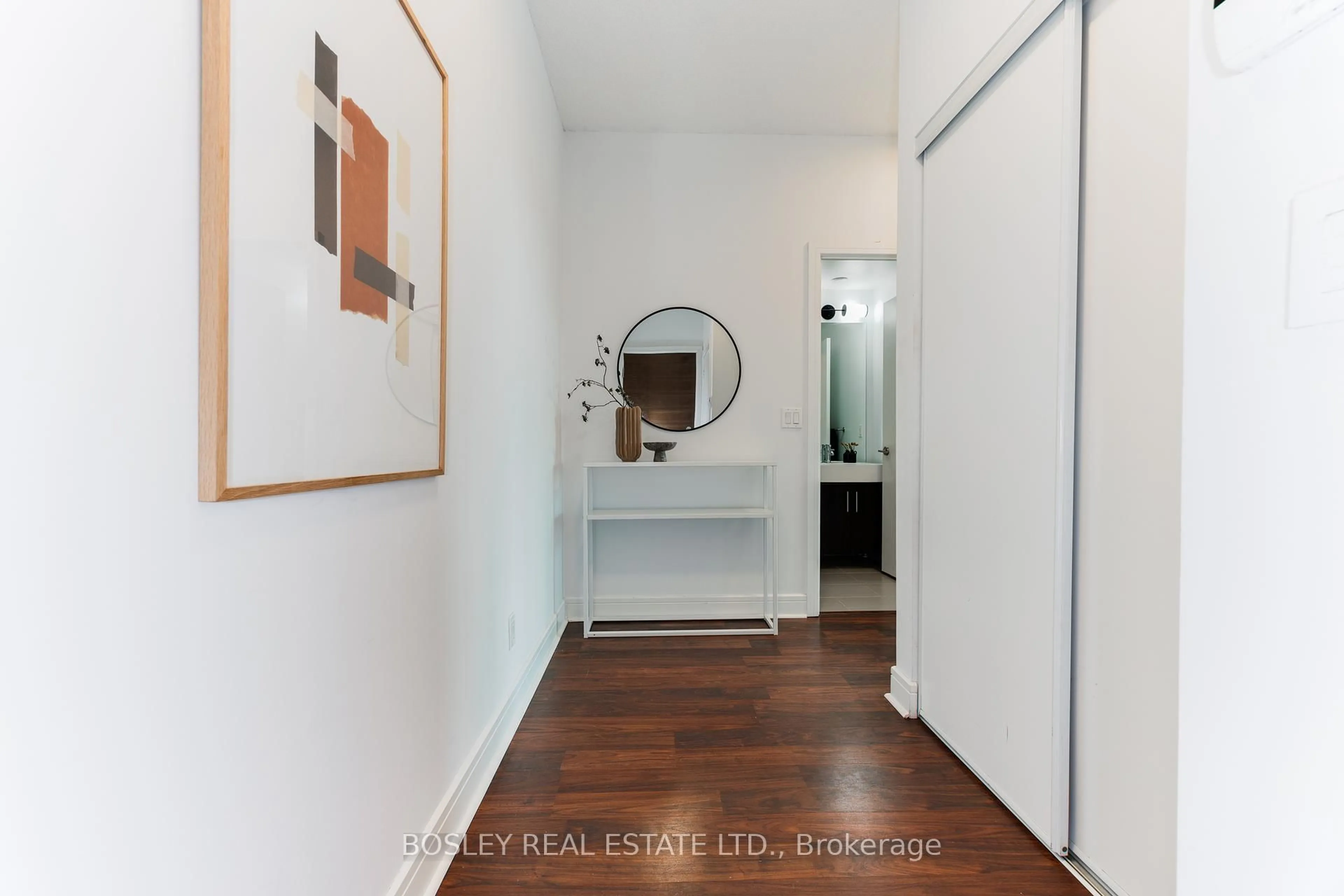Indoor entryway for 35 Brian Peck Cres #418, Toronto Ontario M4G 0A5