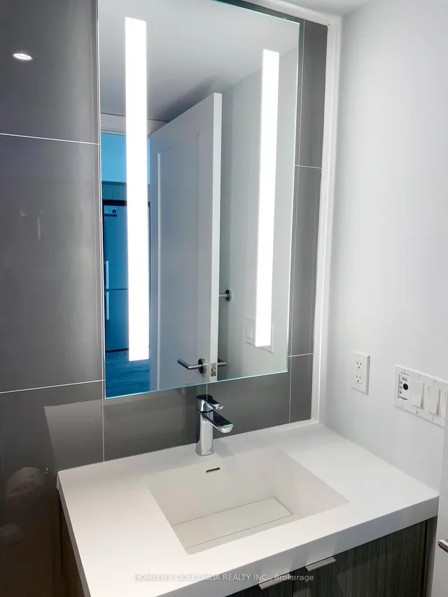 Additional property image - 575 Bloor St Unit 1401