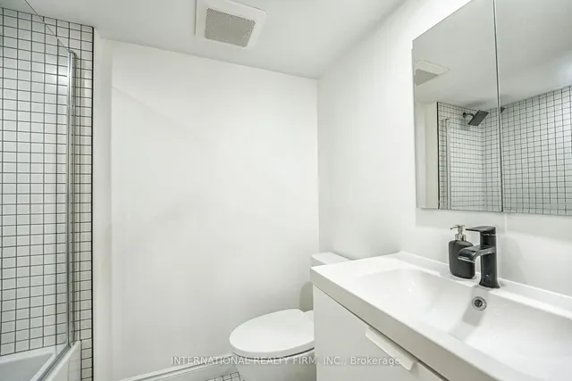 Additional property image - 1 Ruttan St Unit TH 107