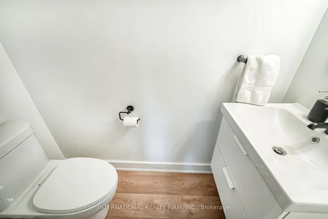 Additional property image - 1 Ruttan St Unit TH 107