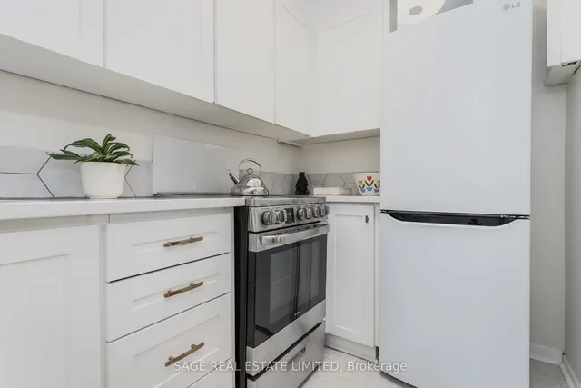 Additional property image - 575 Avenue Rd Unit 803