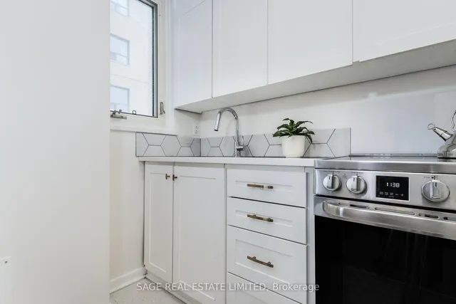 Additional property image - 575 Avenue Rd Unit 803