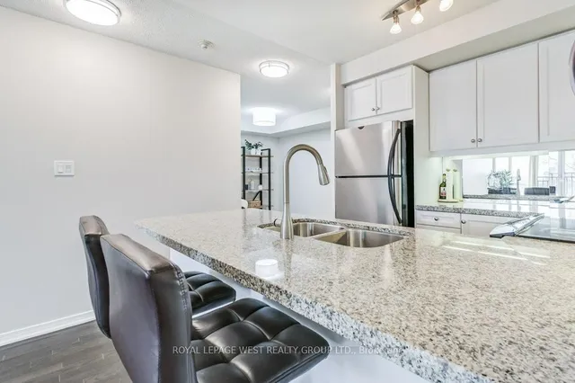 Additional property image - 308 Palmerston Ave Unit 403