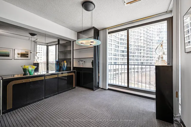 Additional property image - 33 Harbour Sq Unit 1008