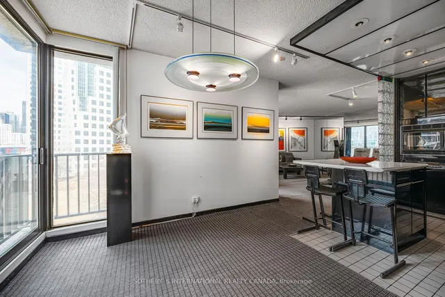 Additional property image - 33 Harbour Sq Unit 1008