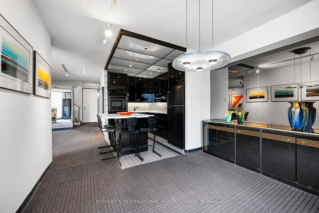 Additional property image - 33 Harbour Sq Unit 1008