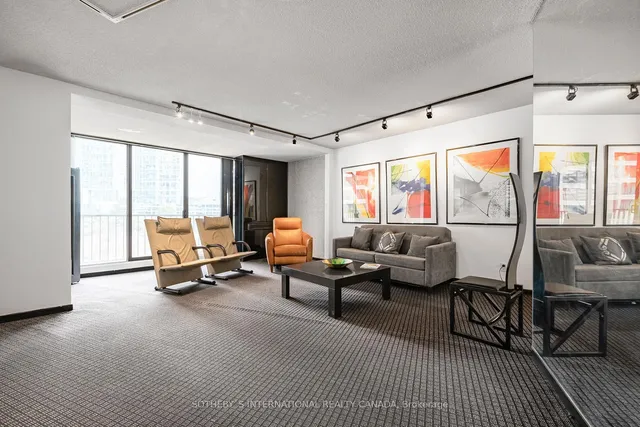 Additional property image - 33 Harbour Sq Unit 1008