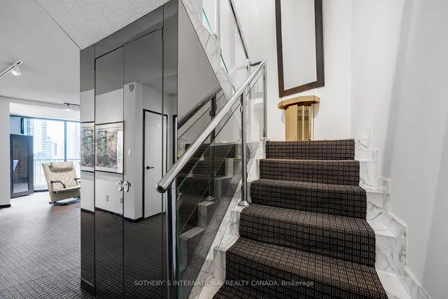 Additional property image - 33 Harbour Sq Unit 1008