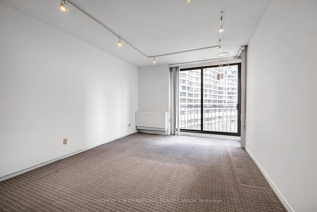 Additional property image - 33 Harbour Sq Unit 1008