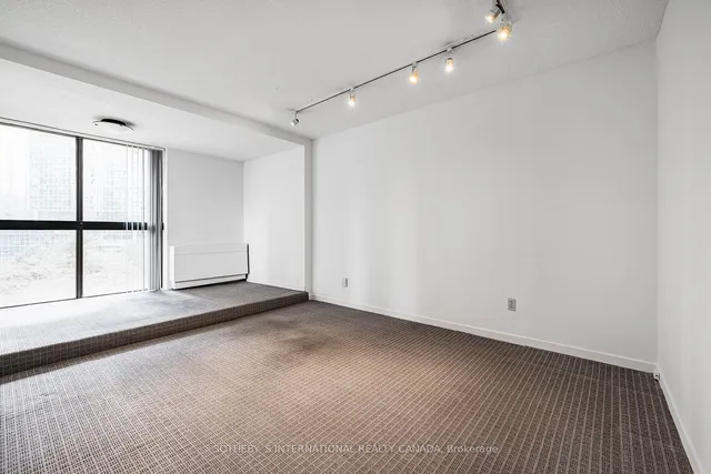 Additional property image - 33 Harbour Sq Unit 1008