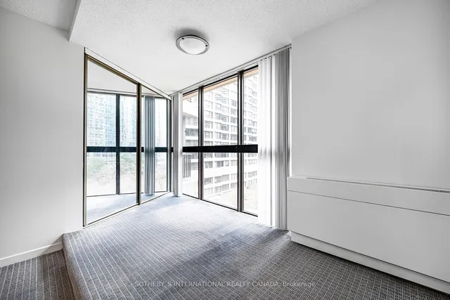 Additional property image - 33 Harbour Sq Unit 1008