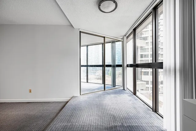 Additional property image - 33 Harbour Sq Unit 1008