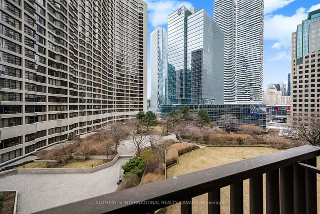 Additional property image - 33 Harbour Sq Unit 1008
