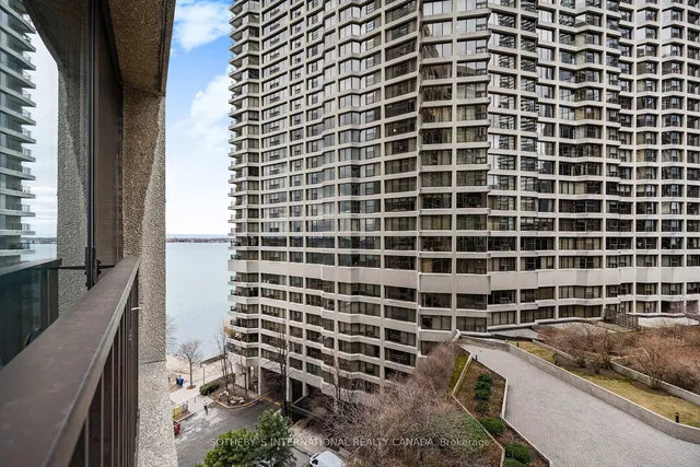 Additional property image - 33 Harbour Sq Unit 1008