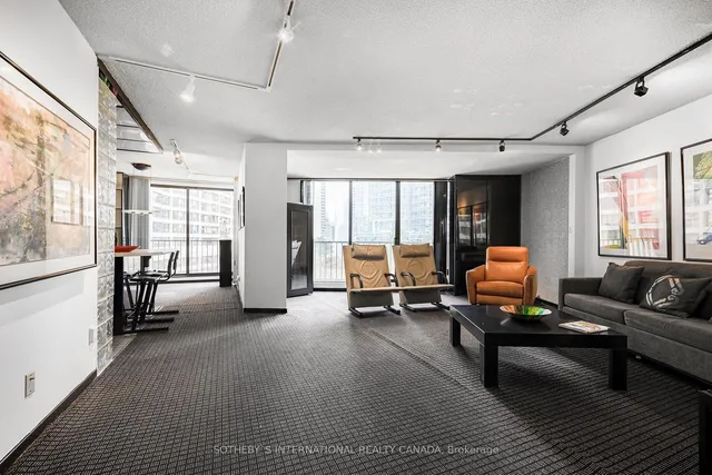 Additional property image - 33 Harbour Sq Unit 1008