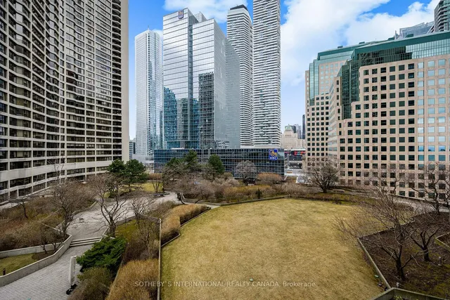 Additional property image - 33 Harbour Sq Unit 1008