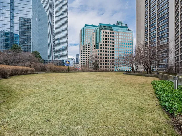 Additional property image - 33 Harbour Sq Unit 1008