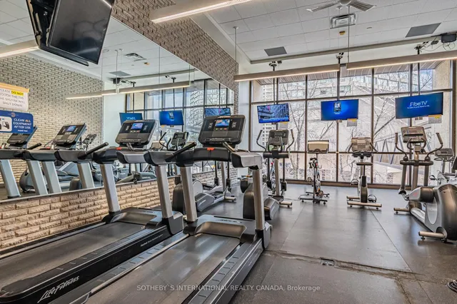 Additional property image - 33 Harbour Sq Unit 1008