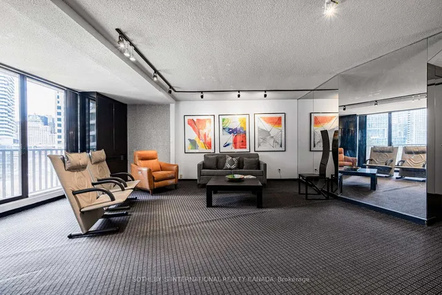 Additional property image - 33 Harbour Sq Unit 1008