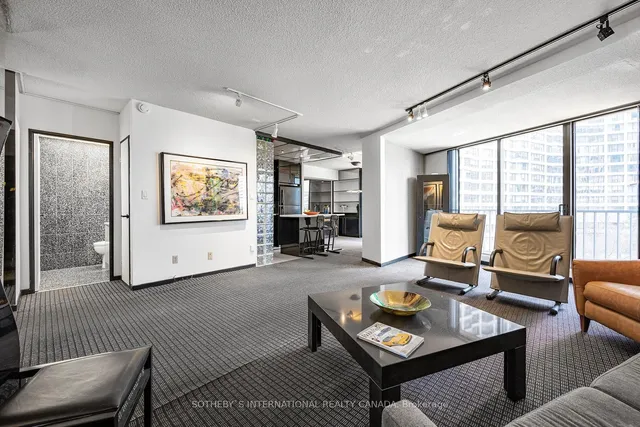 Additional property image - 33 Harbour Sq Unit 1008