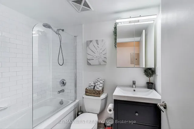 Additional property image - 22 Wellesley St Unit 204