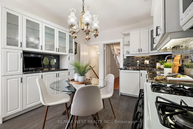Additional property image - 119 Bellwoods Ave