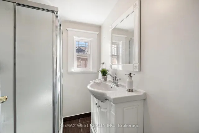 Additional property image - 119 Bellwoods Ave