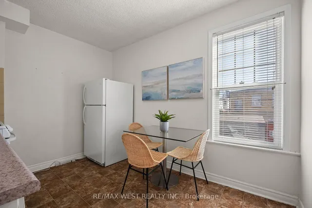 Additional property image - 119 Bellwoods Ave