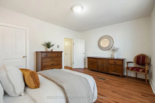 Additional property image - 119 Bellwoods Ave