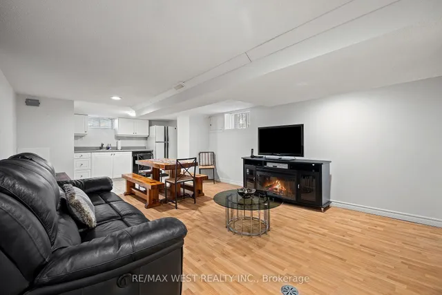 Additional property image - 119 Bellwoods Ave